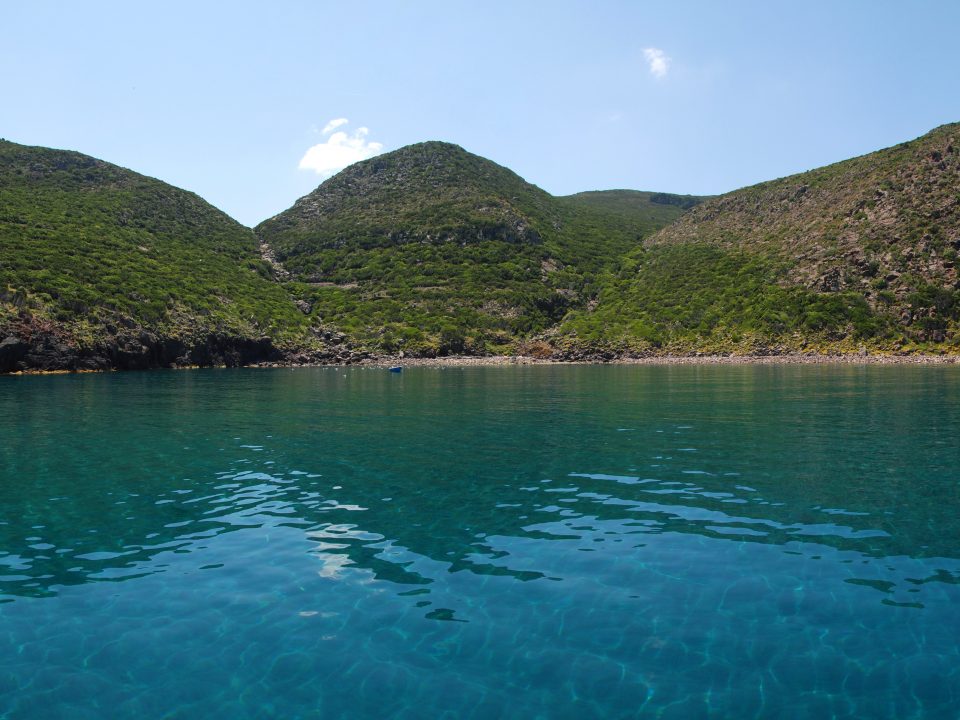 Cala-della_mortola-Capraia-Riserva-della-Biosfera_isole-di-Toscana