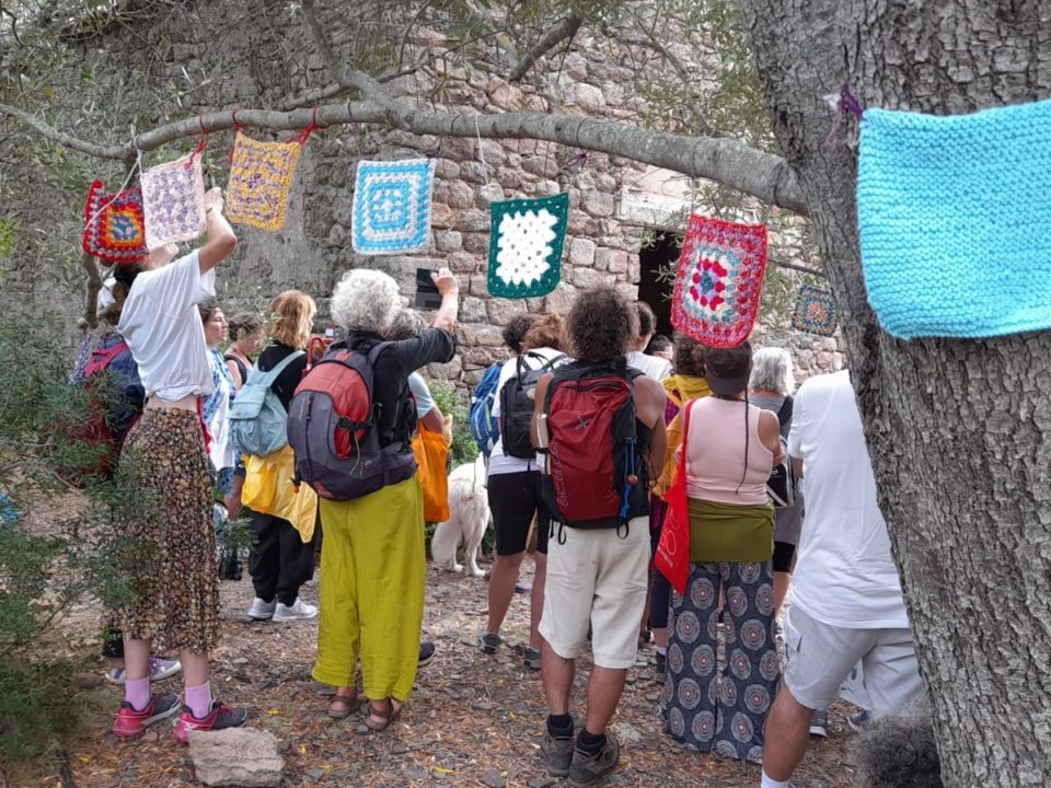 Concentriamoci a Capraia, yarn bombing